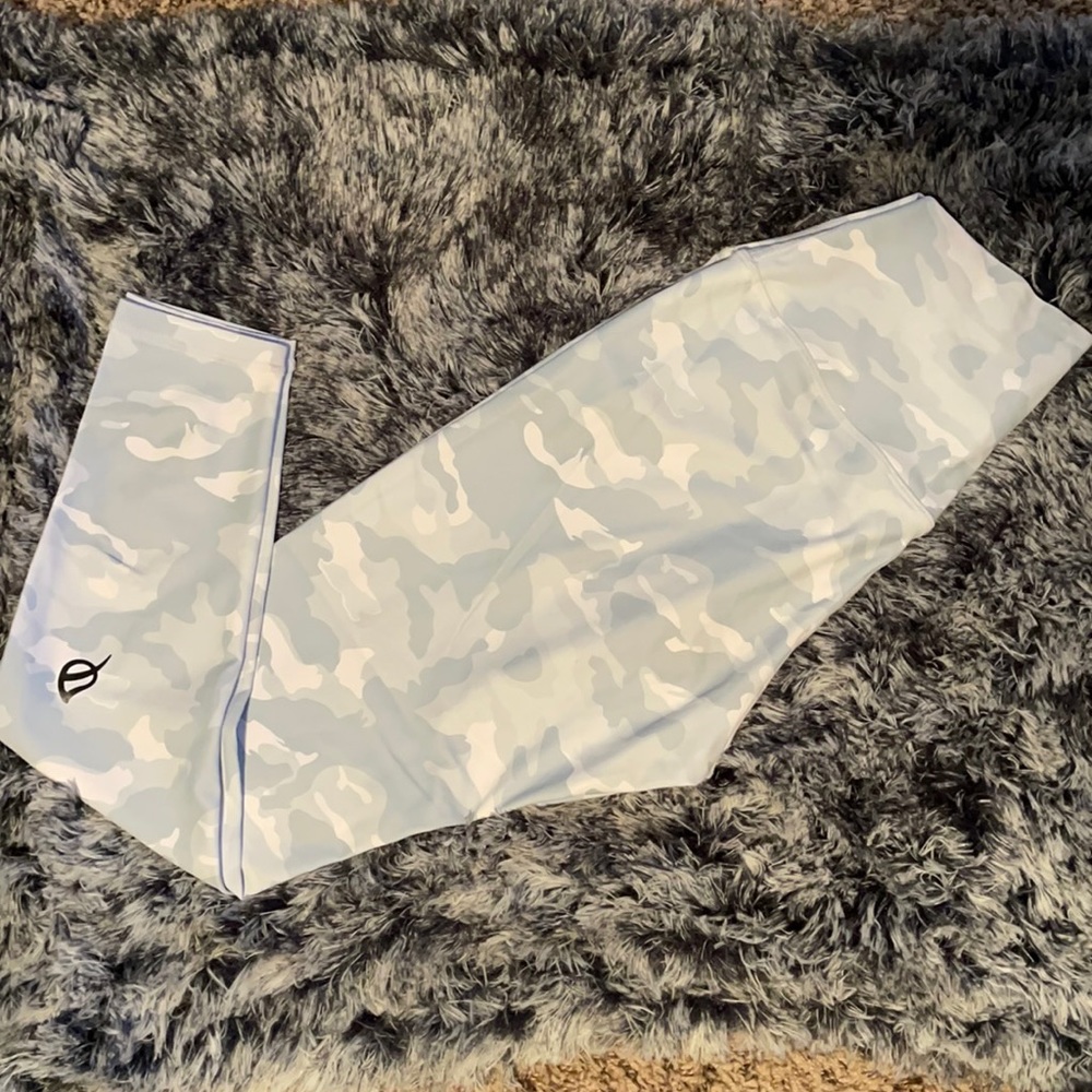 P’tula Desa’ree white camo legging